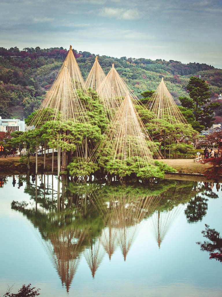 image of Kenroku-en gardens