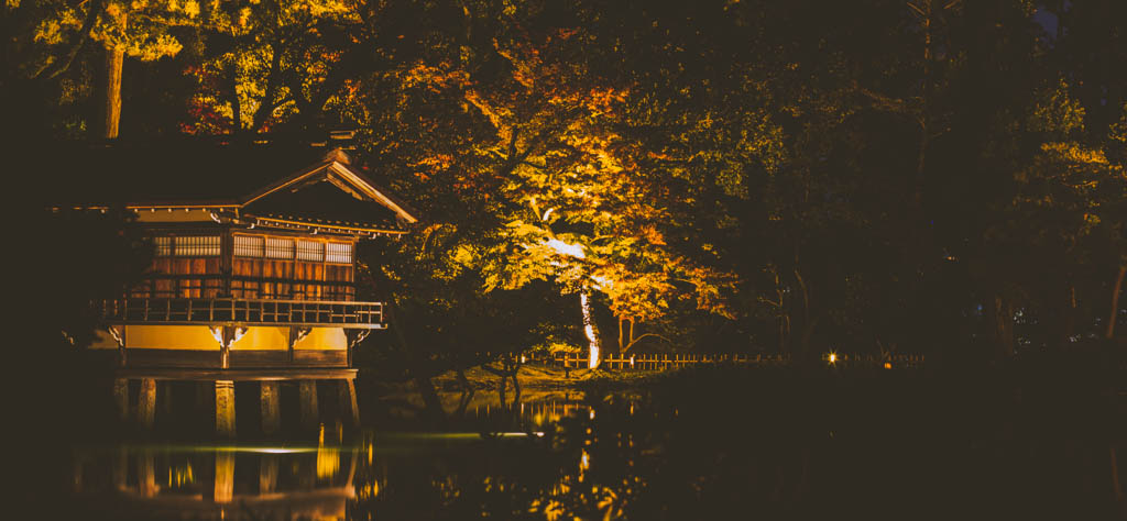 image of Kenroku-en gardens at night